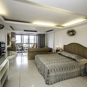 Studio Lit King-Size